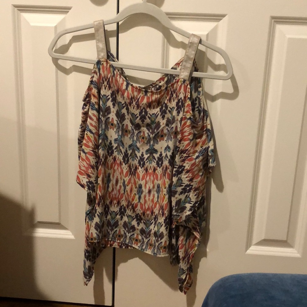 SW3 Cold Shoulder Top